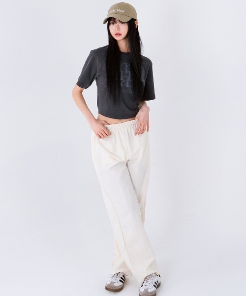 muahmuah(ムーアムーア)の「A'GEM/9 × .kom『muah muah/ムーアムーア』Cropped Half T-Shirt/ピグメント クロップハーフ Tシャツ(Tシャツ/カットソー・レディース・ホワイト/グレー/ピンク/チャコールグレー/ブルー・FREE)」の7枚目の写真