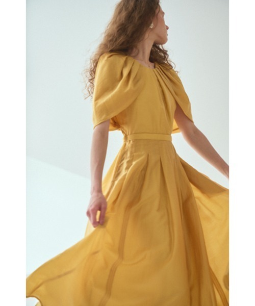 Estella.K(エステラケー)の「Lizzie Dress バルーンケープカットアウトドレス(ワンピース・レディース・ブラック/イエロー・FREE)」の7枚目の写真
