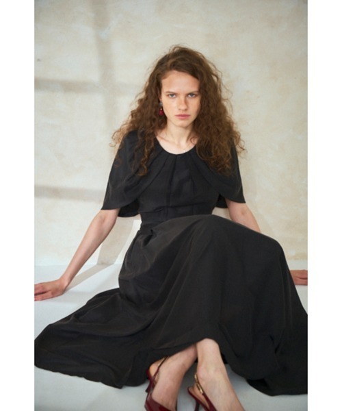 高い素材 Lizzie バルーンケープカットアウトドレス（ワンピース Dress ワンピース