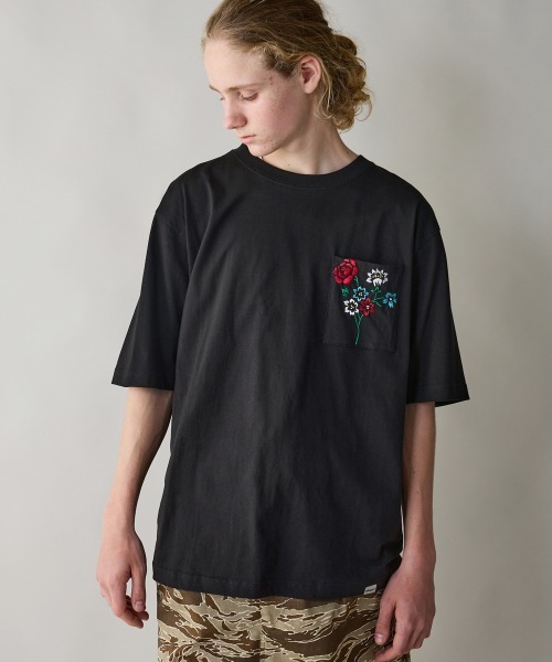 rehacer(レアセル)の「rehacer : Retro Flower Relax Fit T-Shirt / レトロ フラワーリラックスフィットTシャツ(Tシャツ/カットソー・メンズ・ブラック/ホワイト・SMALL/MEDIUM/LARGE/X-LARGE)」の3枚目の写真