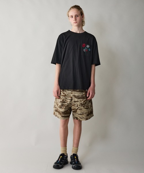 rehacer(レアセル)の「rehacer : Retro Flower Relax Fit T-Shirt / レトロ フラワーリラックスフィットTシャツ(Tシャツ/カットソー・メンズ・ブラック/ホワイト・SMALL/MEDIUM/LARGE/X-LARGE)」の4枚目の写真