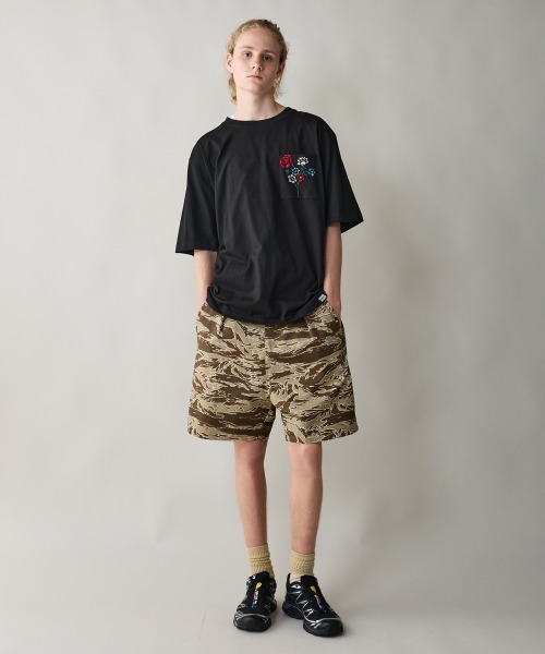 rehacer(レアセル)の「rehacer : Retro Flower Relax Fit T-Shirt / レトロ フラワーリラックスフィットTシャツ(Tシャツ/カットソー・メンズ・ブラック/ホワイト・SMALL/MEDIUM/LARGE/X-LARGE)」の5枚目の写真