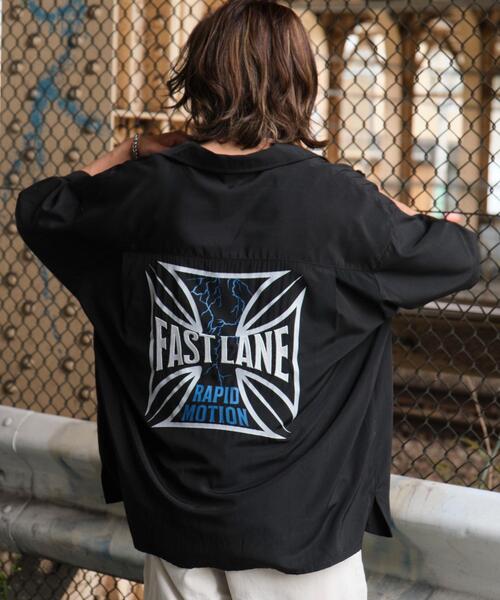 WEGO（ウィゴー）の「WEGO/オープンカラーグラフィックシャツ（シャツ/ブラウス・メンズ・ブラック系その他/ブラック・MEDIUM/LARGE）」の2枚目の写真