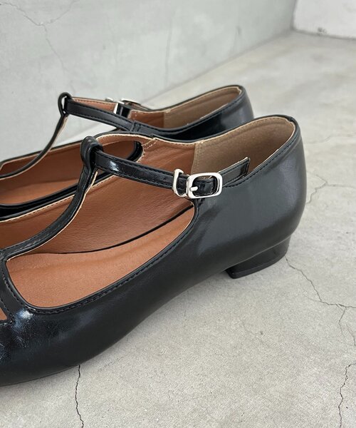 CAPRICIEUX LE'MAGE（カプリシューレマージュ）の「【オケージョンにも◎】Tストラップフラットパンプス（パンプス・レディース・ブラック・38/37/36）」の9枚目の写真