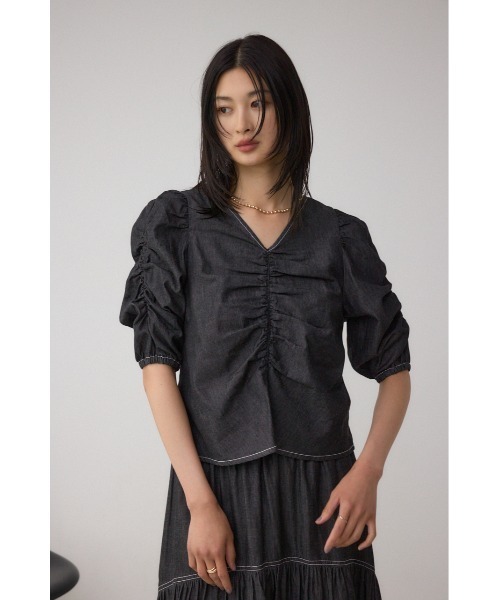AZUL by moussy（アズールバイマウジー）の「フロントギャザースリーブブラウス（シャツ/ブラウス・レディース・ダークブルー/ブラック・FREE）」の4枚目の写真