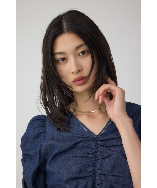 AZUL by moussy（アズールバイマウジー）の「フロントギャザースリーブブラウス（シャツ/ブラウス・レディース・ダークブルー/ブラック・FREE）」の13枚目の写真