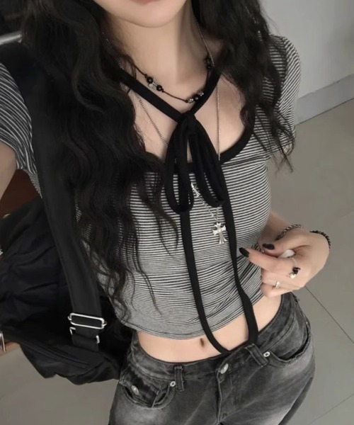 gossip!ロサンゼルス(ゴシップロサンゼルス)の「【Y2Kガーリー】 ボーダー柄クロスリボン配パイピングTシャツ(Tシャツ/カットソー・レディース・ブラック/ピンク・FREE)」の4枚目の写真