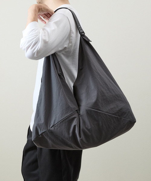 SLOW（スロウ）の「SLOW スロウ / span nylon wrap bag L 撥水スパンナイロンラップショルダーバッグ あずま袋 / 586S113K（トートバッグ・メンズ・グレー/ブラック・FREE）」の12枚目の写真