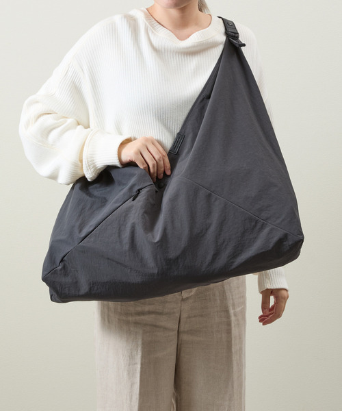 SLOW（スロウ）の「SLOW スロウ / span nylon wrap bag L 撥水スパンナイロンラップショルダーバッグ あずま袋 / 586S113K（トートバッグ・メンズ・グレー/ブラック・FREE）」の14枚目の写真