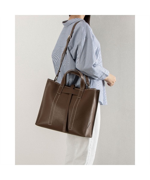 Tomieco(トミエコ)の「A4対応 LEATHER トートバッグ 本革 スクエア(ショルダーバッグ・レディース・ブラウン/ダークブラウン/ベージュ/ブラック・FREE)」の8枚目の写真