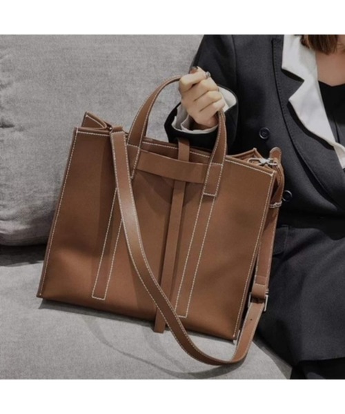 Tomieco(トミエコ)の「A4対応 LEATHER トートバッグ 本革 スクエア(ショルダーバッグ・レディース・ブラウン/ダークブラウン/ベージュ/ブラック・FREE)」の6枚目の写真