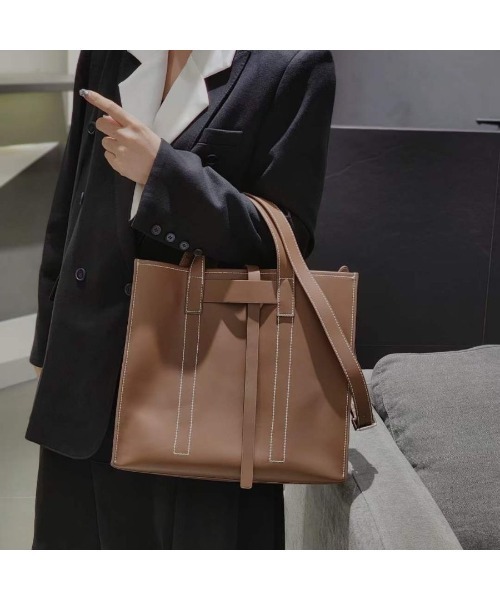 Tomieco(トミエコ)の「A4対応 LEATHER トートバッグ 本革 スクエア(ショルダーバッグ・レディース・ブラウン/ダークブラウン/ベージュ/ブラック・FREE)」の5枚目の写真