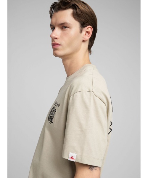 REPLAY(リプレイ)の「リラックスフィット ヘビーコットンジャージーSKULL Tシャツ(Tシャツ/カットソー・メンズ・ベージュ/ブラック・SMALL/MEDIUM/LARGE/X-LARGE)」の10枚目の写真