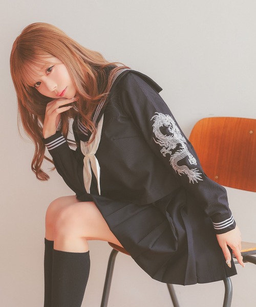 Tika（ティカ）の「コスプレ 制服 セーラー服 かわいい ドラゴン刺繍 体型カバー 長袖 プリーツ ミニ フレアスカート 4点セット（コスチューム/パーティーグッズ・レディース・ブラック×ホワイト/ブラック×ピンク・L/S）」の4枚目の写真