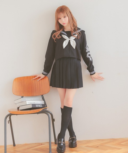 Tika（ティカ）の「コスプレ 制服 セーラー服 かわいい ドラゴン刺繍 体型カバー 長袖 プリーツ ミニ フレアスカート 4点セット（コスチューム/パーティーグッズ・レディース・ブラック×ホワイト/ブラック×ピンク・L/S）」の5枚目の写真