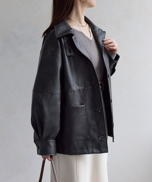 Thevon（ゼボン）の「スタンドネック合皮カバーオール（ブルゾン・レディース・ブラック/ブラウン・FREE）」の2枚目の写真