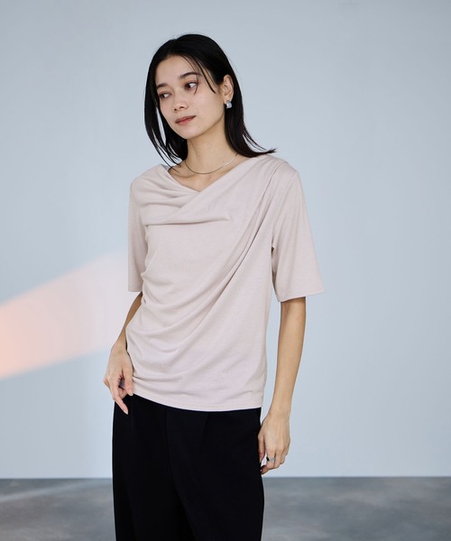 Mac-House(マックハウス)の「milli de l'air ドレープネックプルオーバー(Tシャツ/カットソー・レディース・ライトグレー/オフホワイト/ブラック・M)」の3枚目の写真