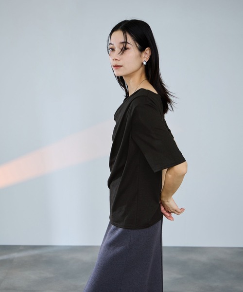 Mac-House(マックハウス)の「milli de l'air ドレープネックプルオーバー(Tシャツ/カットソー・レディース・ライトグレー/オフホワイト/ブラック・M)」の10枚目の写真