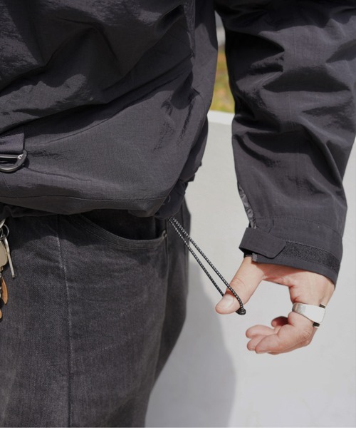 CMF OUTDOOR GARMENT（シーエムエフアウトドアガーメント）の「CMF OUTDOOR GARMENT/シーエムエフ アウトドアガーメント　別注 WEIRED SHELL（マウンテンパーカー・メンズ・ブラック/グレー・L/XL/M）」の15枚目の写真