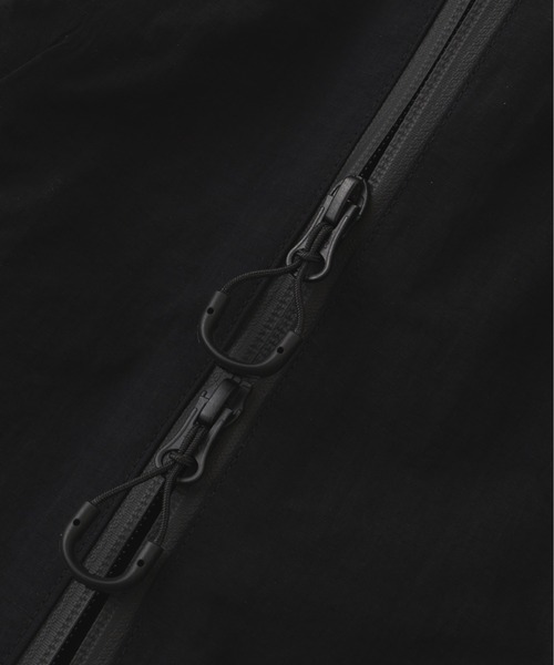 CMF OUTDOOR GARMENT（シーエムエフアウトドアガーメント）の「CMF OUTDOOR GARMENT/シーエムエフ アウトドアガーメント　別注 WEIRED SHELL（マウンテンパーカー・メンズ・ブラック/グレー・L/XL/M）」の5枚目の写真