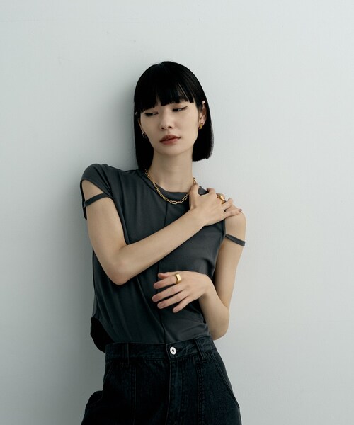COCOSHNIK ONKITSCH(ココシュニックオンキッチュ)の「シルバー ロングピラミッド スタッドピアス GP(ピアス(両耳用)・レディース・ゴールド・00)」の8枚目の写真
