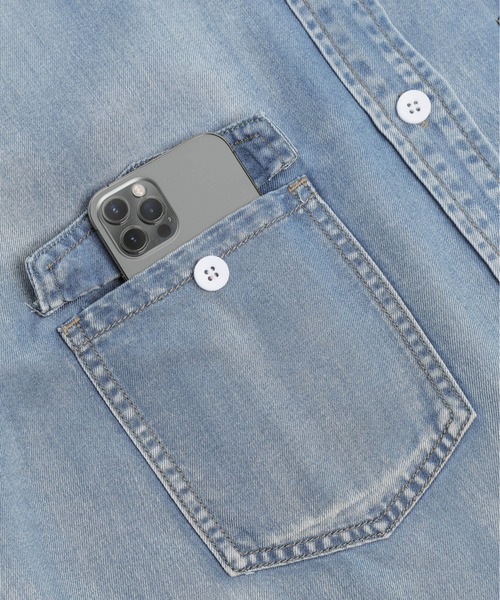 AMELY（エミリー）の「ラウンドヘムデニムシャツ（シャツ/ブラウス・レディース・ブラック/ライトブルー/ブルー・フリー）」の9枚目の写真