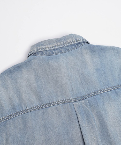 AMELY（エミリー）の「ラウンドヘムデニムシャツ（シャツ/ブラウス・レディース・ブラック/ライトブルー/ブルー・フリー）」の12枚目の写真