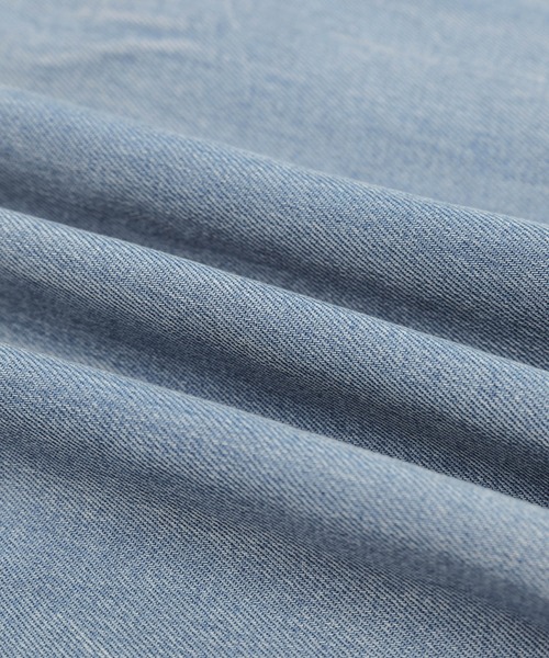 AMELY（エミリー）の「ラウンドヘムデニムシャツ（シャツ/ブラウス・レディース・ブラック/ライトブルー/ブルー・フリー）」の6枚目の写真