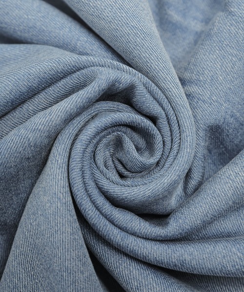 AMELY（エミリー）の「ラウンドヘムデニムシャツ（シャツ/ブラウス・レディース・ブラック/ライトブルー/ブルー・フリー）」の7枚目の写真