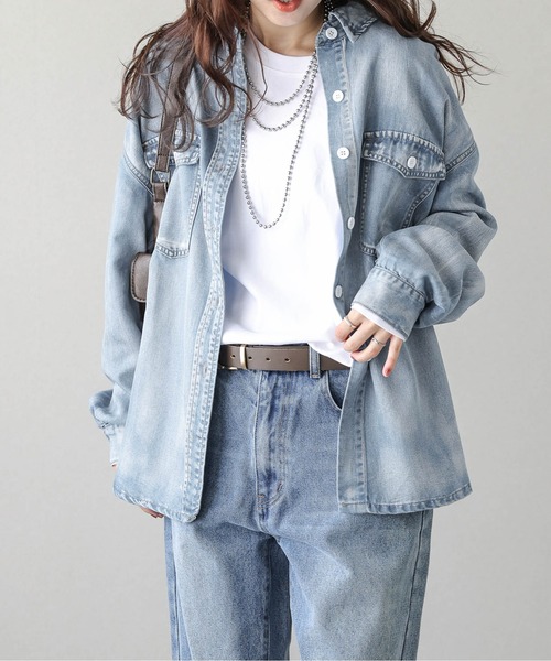 AMELY（エミリー）の「ラウンドヘムデニムシャツ（シャツ/ブラウス・レディース・ブラック/ライトブルー/ブルー・フリー）」の21枚目の写真