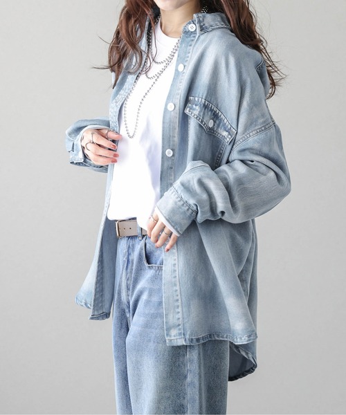 AMELY（エミリー）の「ラウンドヘムデニムシャツ（シャツ/ブラウス・レディース・ブラック/ライトブルー/ブルー・フリー）」の22枚目の写真