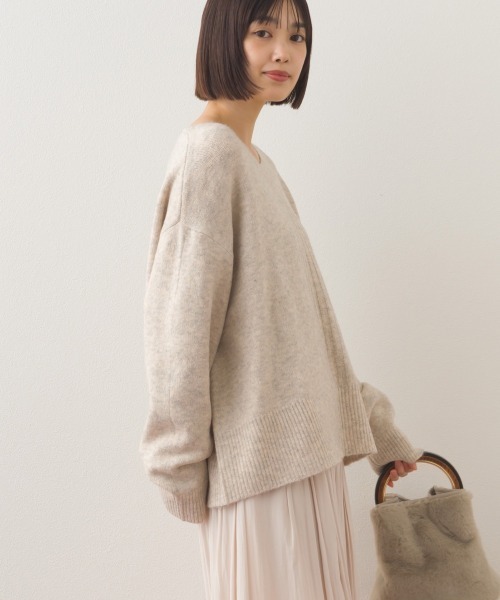 OMNES（オムネス）の「メランジVネックオーバーシルエットニットプルオーバー（ニット/セーター・レディース・ベージュ/ブラウン/ライトグレー/グレー・FREE）」の6枚目の写真