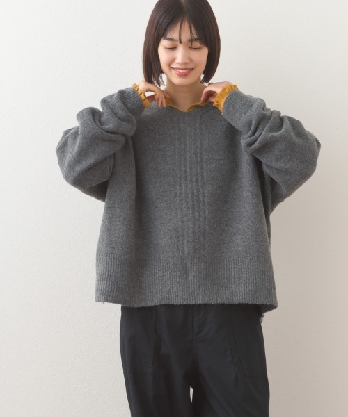OMNES（オムネス）の「メランジVネックオーバーシルエットニットプルオーバー（ニット/セーター・レディース・ベージュ/ブラウン/ライトグレー/グレー・FREE）」の10枚目の写真