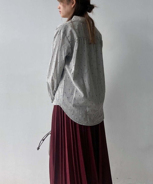 AS KNOW AS plus(アズノゥアズプラス)の「♪多釦スキッパーシャツ(シャツ/ブラウス・レディース・グレイッシュベージュ/ブラック系/ブラック系1/ホワイト系/ホワイト系2/ブラック系2・FREE)」の7枚目の写真