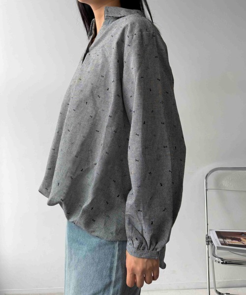 AS KNOW AS plus(アズノゥアズプラス)の「♪多釦スキッパーシャツ(シャツ/ブラウス・レディース・グレイッシュベージュ/ブラック系/ブラック系1/ホワイト系/ホワイト系2/ブラック系2・FREE)」の16枚目の写真