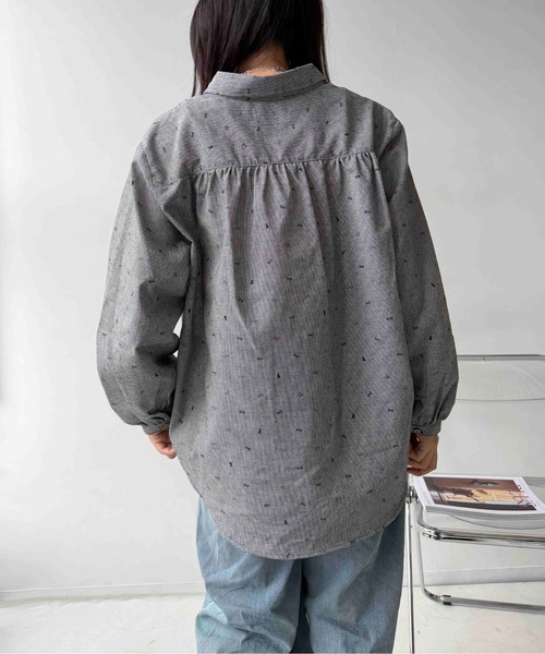 AS KNOW AS plus(アズノゥアズプラス)の「♪多釦スキッパーシャツ(シャツ/ブラウス・レディース・グレイッシュベージュ/ブラック系/ブラック系1/ホワイト系/ホワイト系2/ブラック系2・FREE)」の17枚目の写真