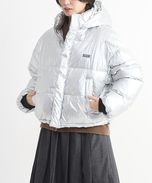 CONVERSE TOKYO(コンバーストウキョウ)の「【HL】METALLIC SHORT DOWN JACKET(ダウンジャケット/コート・レディース・シルバー/ブラック/カーキ・FREE)」の3枚目の写真