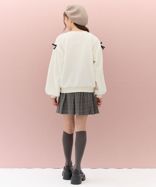 Amourire girl（アムリールガール）の「ぽわん袖フリースプルオーバー（スウェット・キッズ・オフホワイト/サックスブルー・140cm/130cm/160cm/150cm）」の16枚目の写真