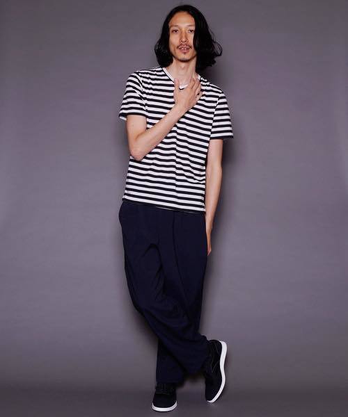 DETAILS（ディテールズ）の「DETAILS-BASIC/ Basic V-Neck Border Tee（Tシャツ/カットソー・メンズ・ホワイト×ブラック/ホワイト×ブルー・SMALL/LARGE/MEDIUM）」の4枚目の写真