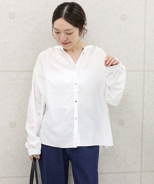 Aletta vita(アレッタビータ)の「エステルローンギャザーブラウス(シャツ/ブラウス・レディース・ライトベージュ/ブラック/オフホワイト・FREE)」の14枚目の写真