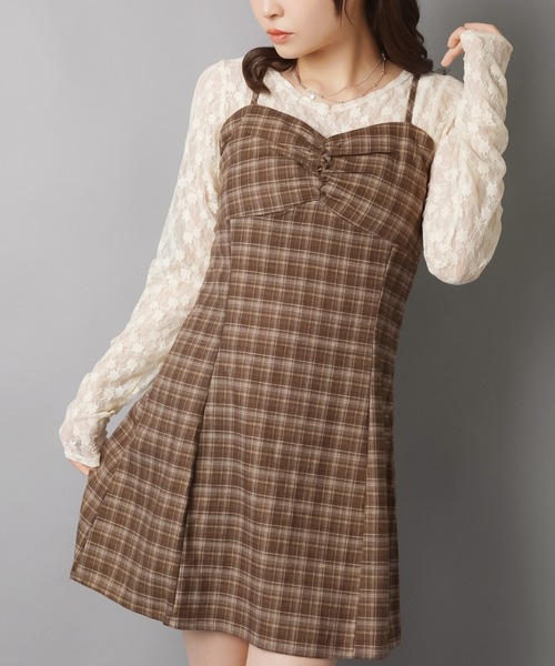 SPINNS（スピンズ）の「チェックミニキャミワンピース/ギャザー（ワンピース・レディース・ブラック/ブラウン/レッド・ONESIZE）」の2枚目の写真