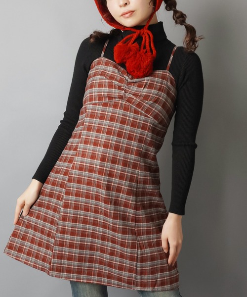 SPINNS（スピンズ）の「チェックミニキャミワンピース/ギャザー（ワンピース・レディース・ブラック/ブラウン/レッド・ONESIZE）」の3枚目の写真