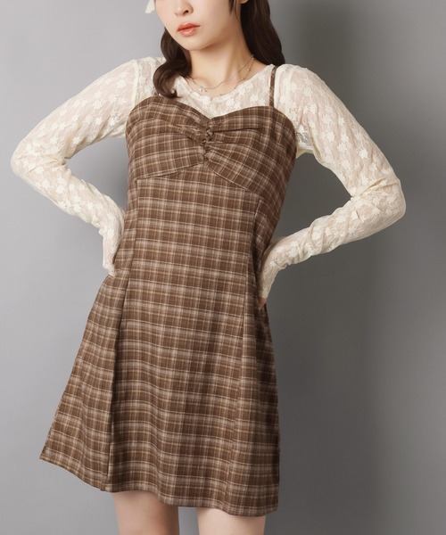 SPINNS（スピンズ）の「チェックミニキャミワンピース/ギャザー（ワンピース・レディース・ブラック/ブラウン/レッド・ONESIZE）」の4枚目の写真