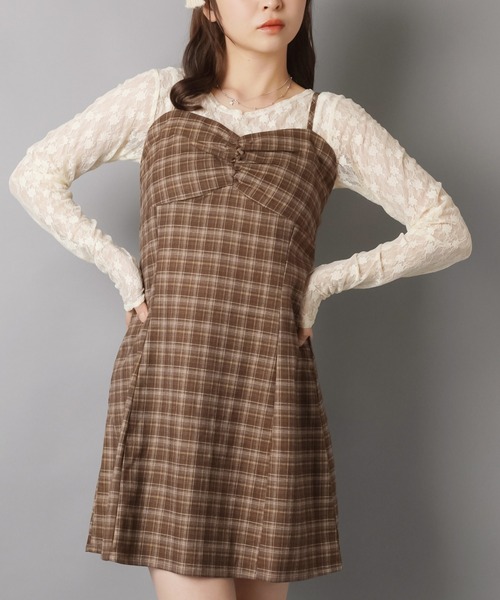 SPINNS（スピンズ）の「チェックミニキャミワンピース/ギャザー（ワンピース・レディース・ブラック/ブラウン/レッド・ONESIZE）」の5枚目の写真