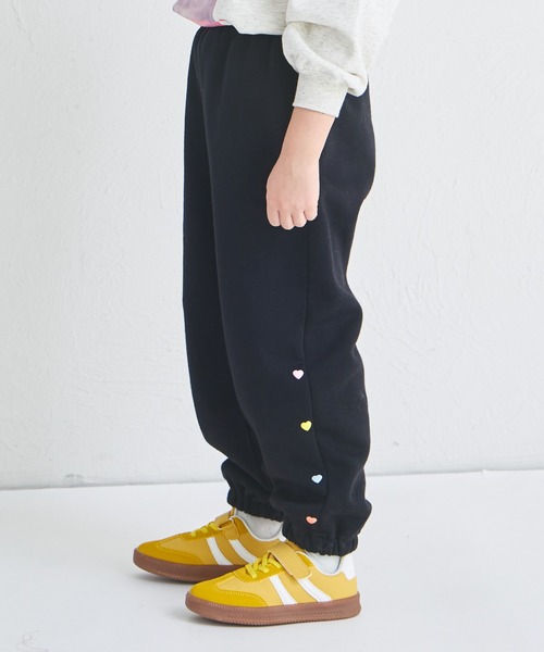 pairmanon(ペアマノン)の「【ぬくふわ】裏起毛 カラフルハートボタン ジョガーパンツ(スウェットパンツ・キッズ・アイボリー/ブラック/ライトピンク・100/110/120/130/140/150/90)」の2枚目の写真