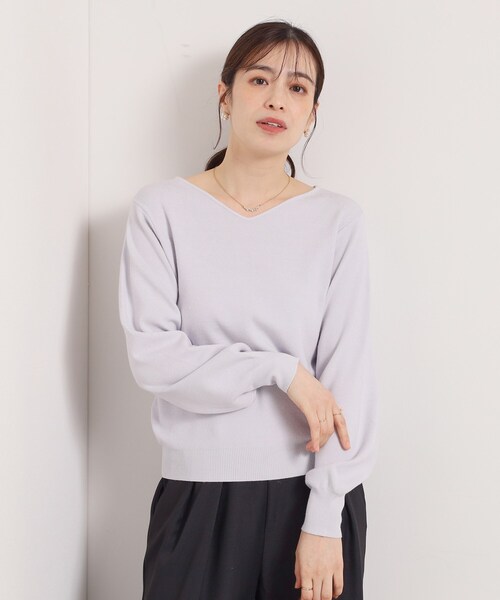 ITS'DEMO（イッツデモ）の「【手洗い可】アンジェリーナ総針vネックニット（ニット/セーター・レディース・ライトグレー/オフホワイト/ブラック/ベビーピンク/パープル系4・00）」の4枚目の写真