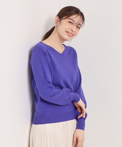 ITS'DEMO（イッツデモ）の「【手洗い可】アンジェリーナ総針vネックニット（ニット/セーター・レディース・ライトグレー/オフホワイト/ブラック/ベビーピンク/パープル系4・00）」の10枚目の写真