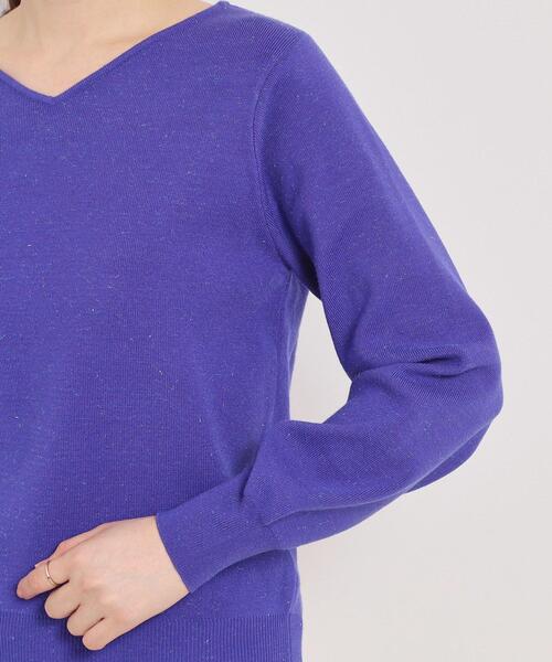 ITS'DEMO（イッツデモ）の「【手洗い可】アンジェリーナ総針vネックニット（ニット/セーター・レディース・ライトグレー/オフホワイト/ブラック/ベビーピンク/パープル系4・00）」の17枚目の写真