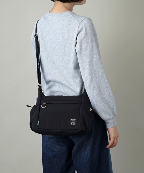 moz(モズ)の「【moz(モズ)】ボンディング ショルダーバッグ 3.5L ZLQK-01(ショルダーバッグ・レディース・グレイッシュベージュ/モカ/ブラック/ブルー・ONE SIZE)」の12枚目の写真