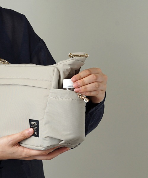 moz(モズ)の「【moz(モズ)】ボンディング ショルダーバッグ 3.5L ZLQK-01(ショルダーバッグ・レディース・グレイッシュベージュ/モカ/ブラック/ブルー・ONE SIZE)」の13枚目の写真